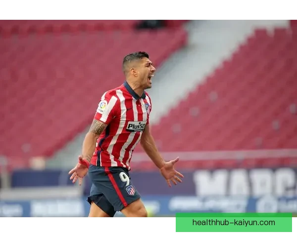 莱万多夫斯基头球技术持续提升，表现稳健引人关注